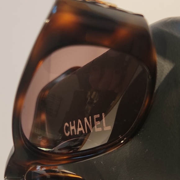 Chanel Tortoise Shell Gold CC Sunglasses w/Chanel Case - Picture 5 of 16